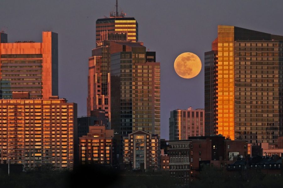 Local Supermoon Phenomenon Shows That Solar Panels Can Work At Night