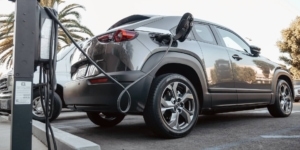 Understanding Electric Vehicles: EVs vs. Internal Combustion Engines