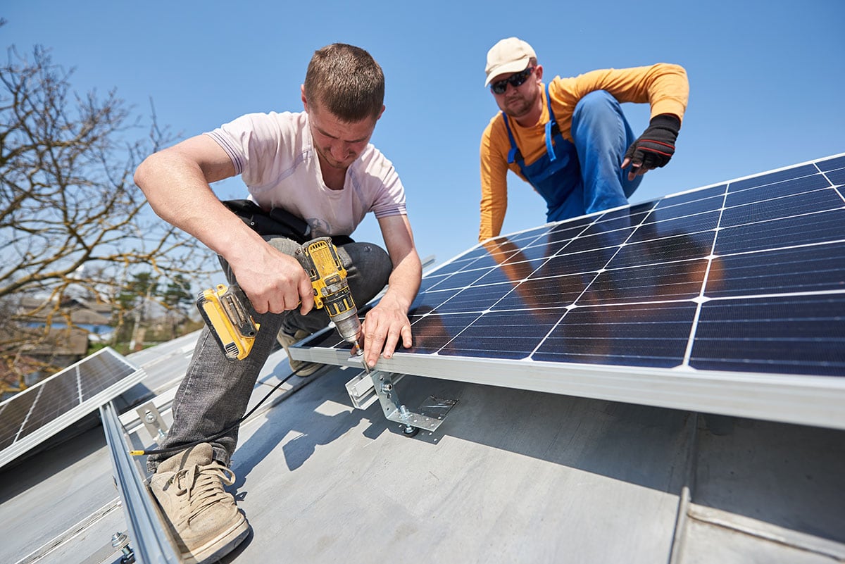 The Benefits of Working With a Local Solar Installer